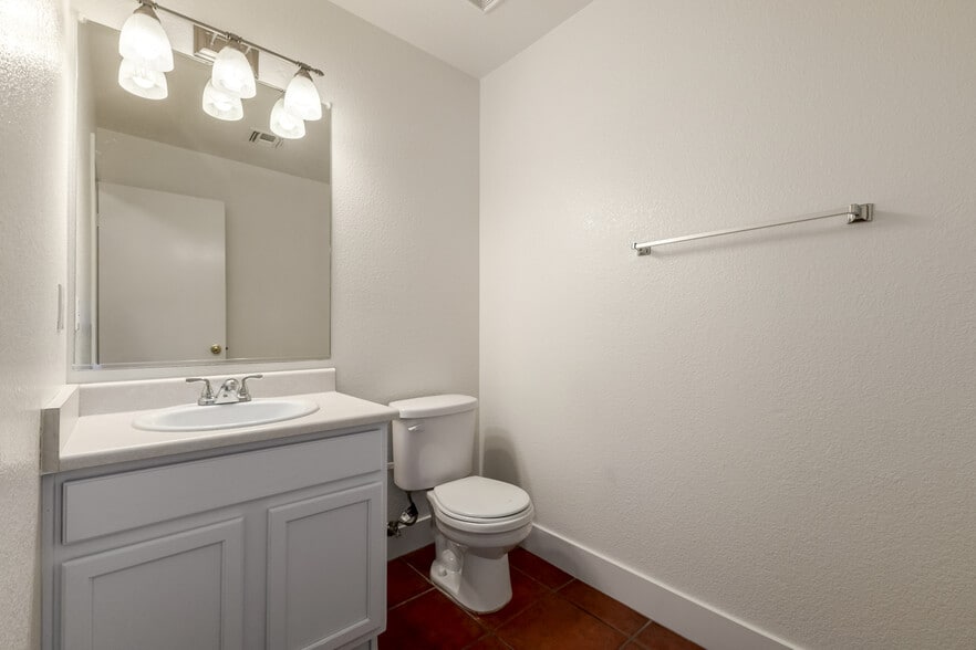 Building Photo - 1043 S San Vincente Ct