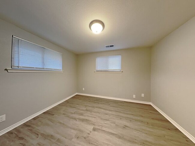 Building Photo - 13415 Spring Grove Ave