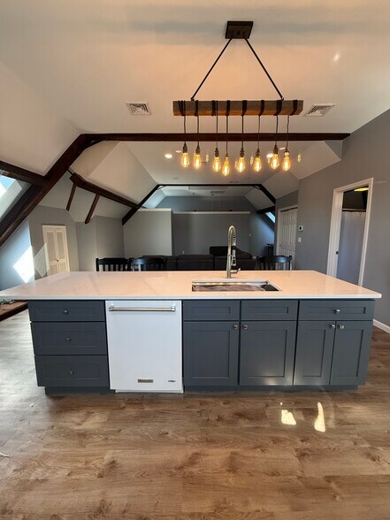 Primary Photo - 10 High St