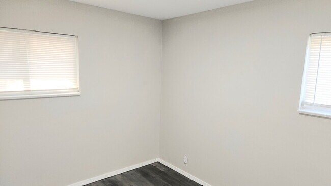 Building Photo - 248 Perthshire Rd