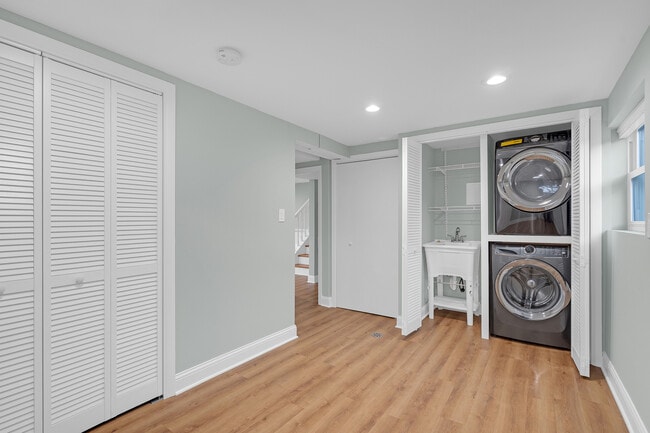 Building Photo - 9314 Menard Ave