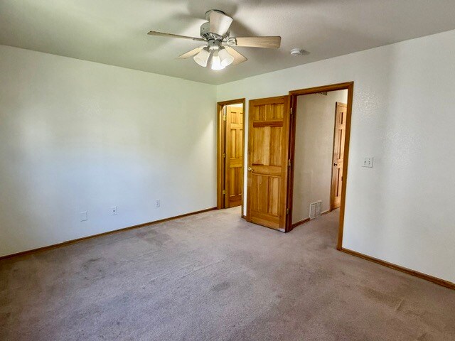 Building Photo - 1112 Meadow Oaks Dr