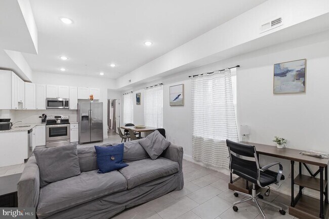 Building Photo - 925 N Broad St