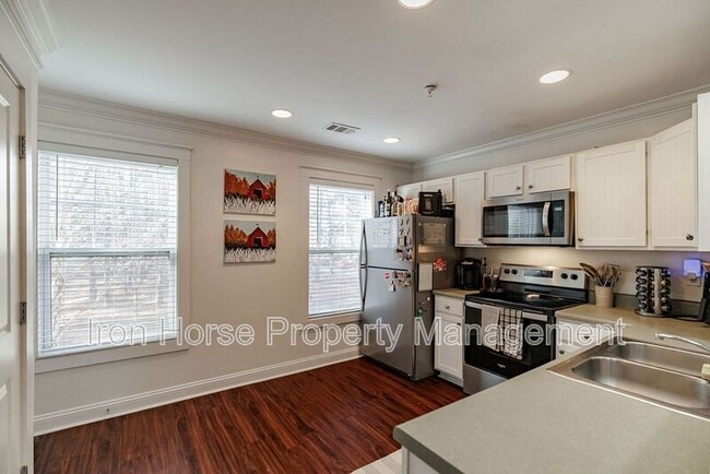 Building Photo - 1035 Barnett Shoals Rd