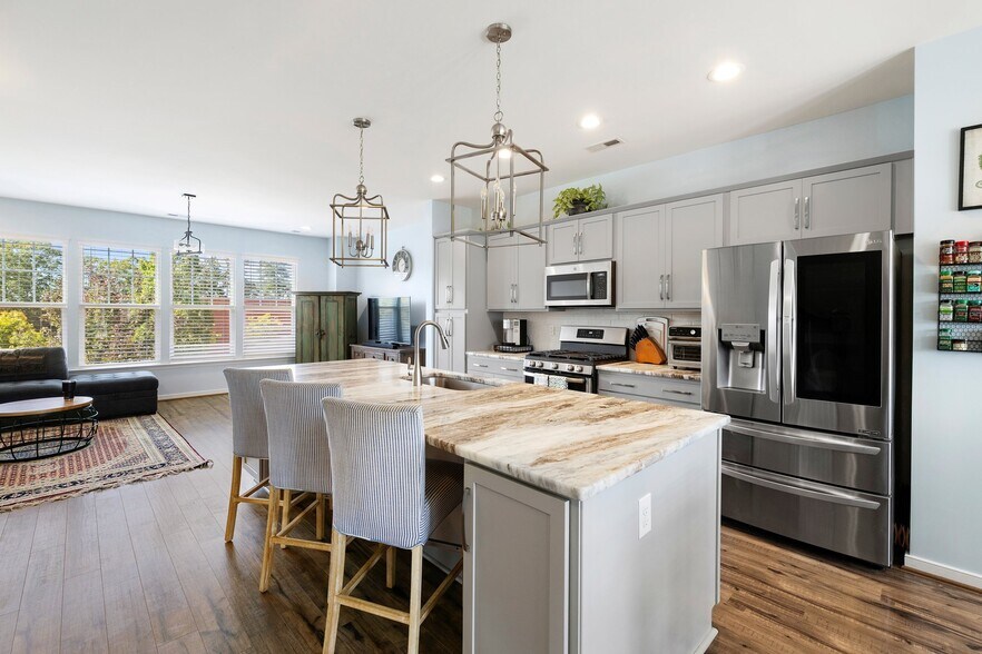 Building Photo - 2138 Perennial Cir