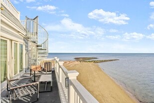 Building Photo - 2149 Fairfield Beach Rd