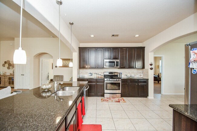 Building Photo - 5619 Drumlin Field Way