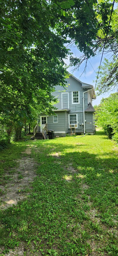 Building Photo - Large, beautifully updated well insulated ...