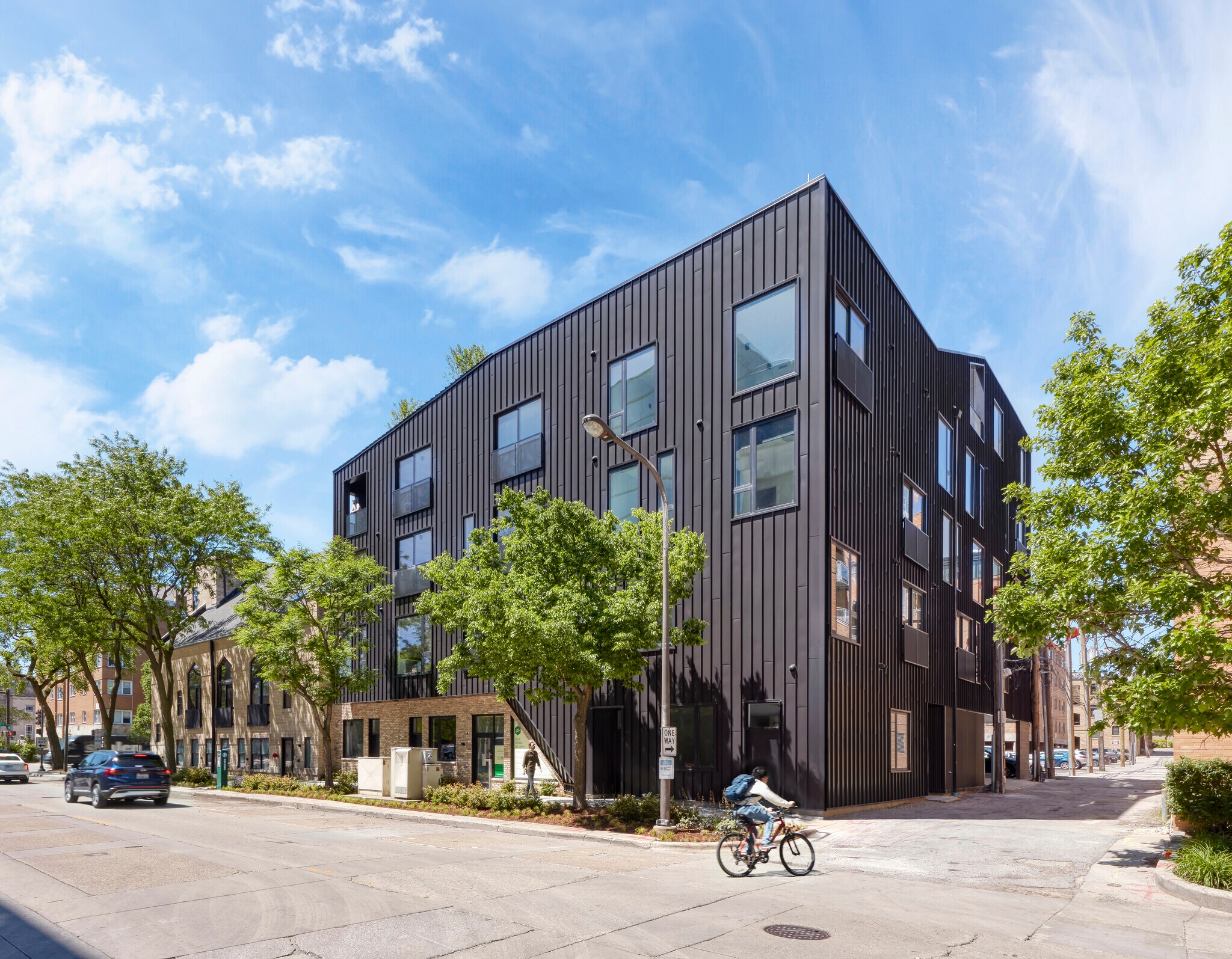 Building Photo - 1712 Oak Ave