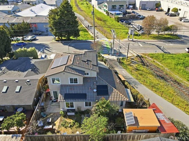 Building Photo - 820 Almar Ave