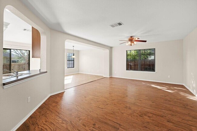 Building Photo - 204 Lauren Loop