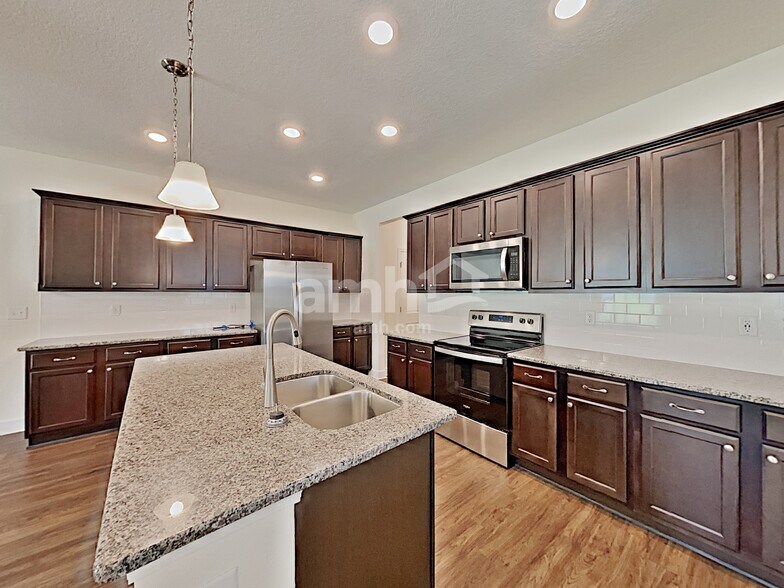 Building Photo - 1889 Silver Point