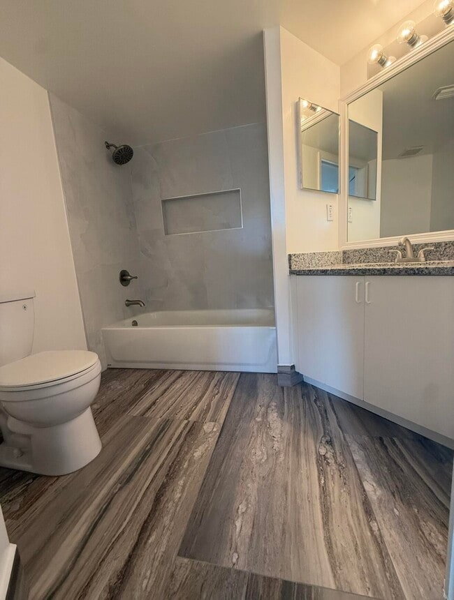 Building Photo - 100 Crestwood Ct N