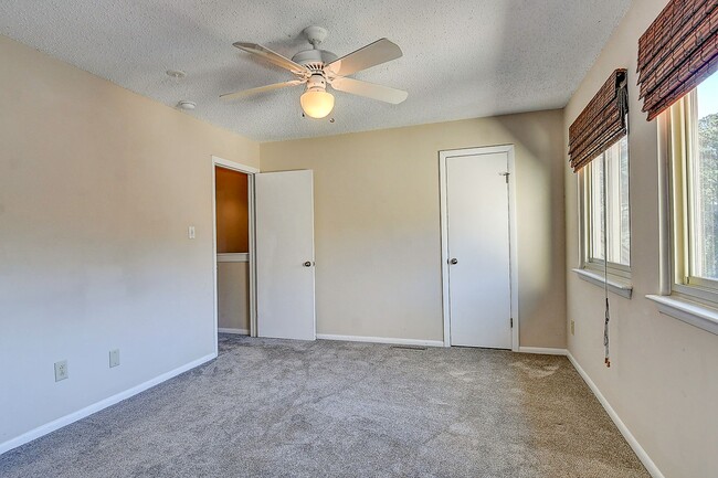 Building Photo - FOR RENT -  AEIRES ON THE BAY!