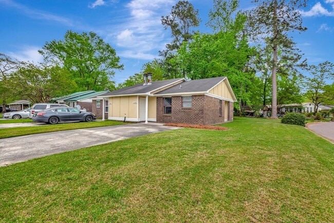 Building Photo - MOVE IN SPECIAL! Two Bedroom Pet-Friendly Unit in Gadsden Acres!