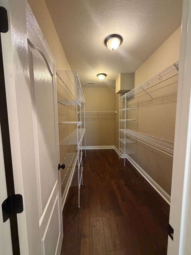 Building Photo - 266 Turnberry Circle