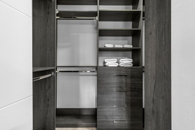 Building Photo - 826 SW 14th Ct