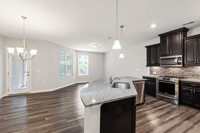 Building Photo - Serene Cul-de-Sac Retreat: 3BR Hillsboroug...
