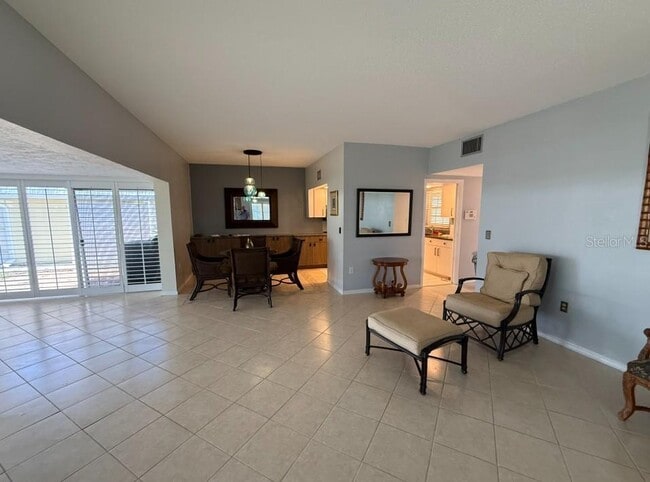 Building Photo - 5835 Tidewood Ave