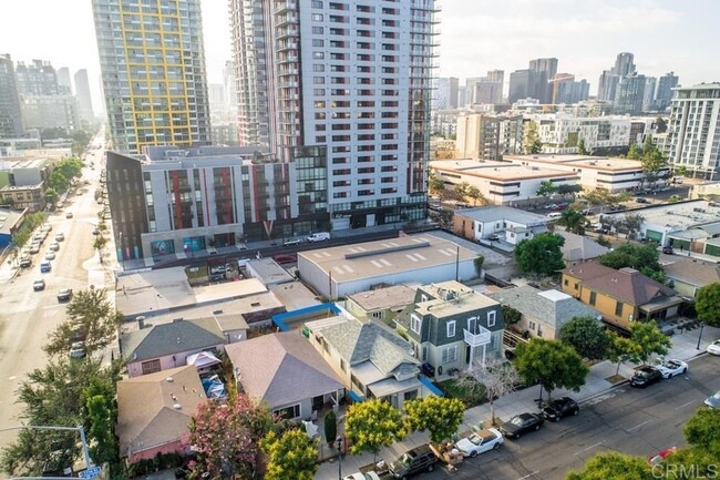 Building Photo - Downtown San Diego Smart House