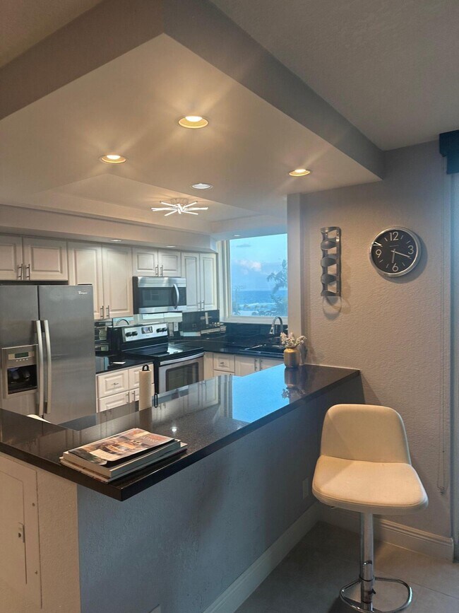 Building Photo - 1238 Hillsboro Mile