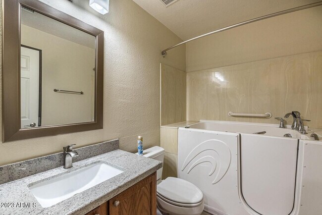 Building Photo - 9708 E Vía Linda