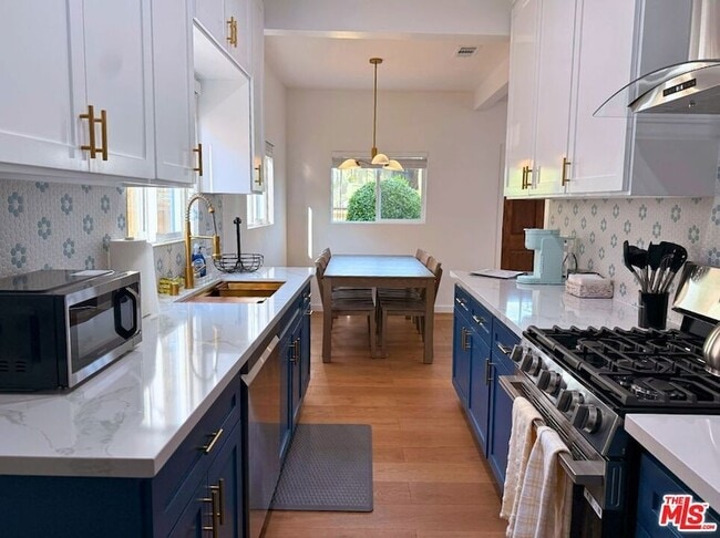 Building Photo - 4879 Hartwick St