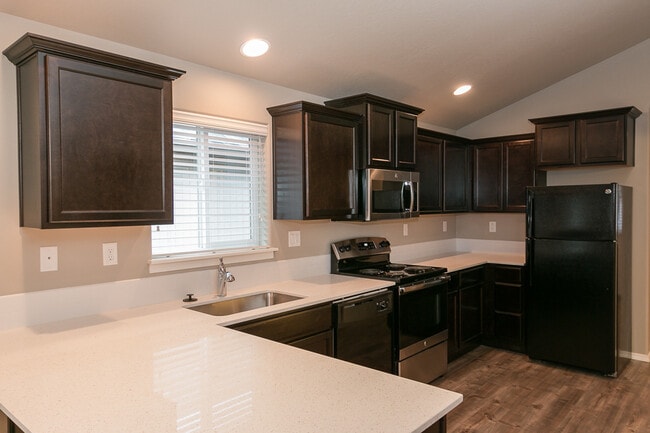 Building Photo - Beautiful 2 bedroom/1 bath home in Cottage Grove