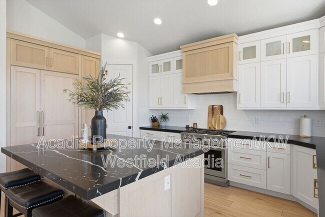 Building Photo - 1437 W Valley Dr