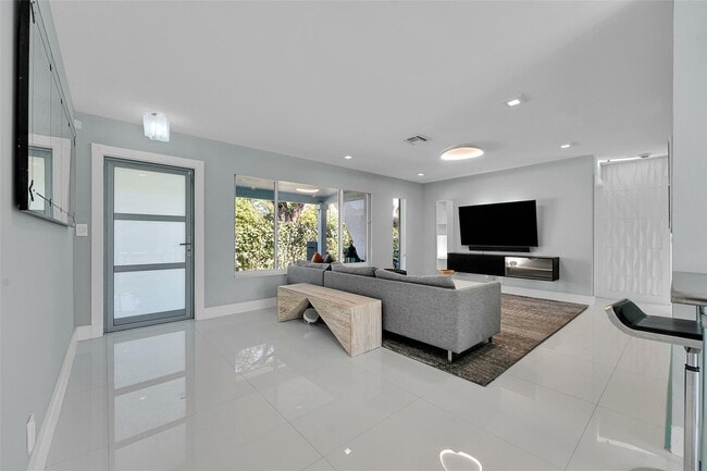 Building Photo - 640 NW 30th St