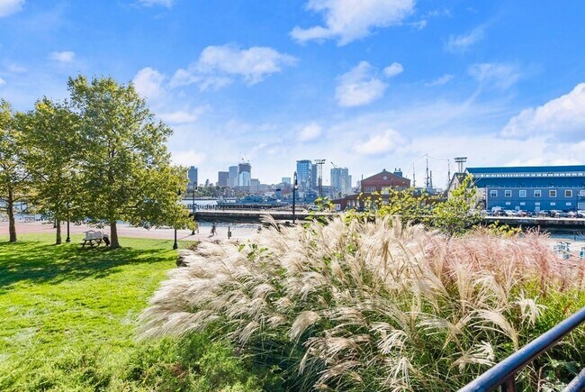 Building Photo - 73 Chelsea St