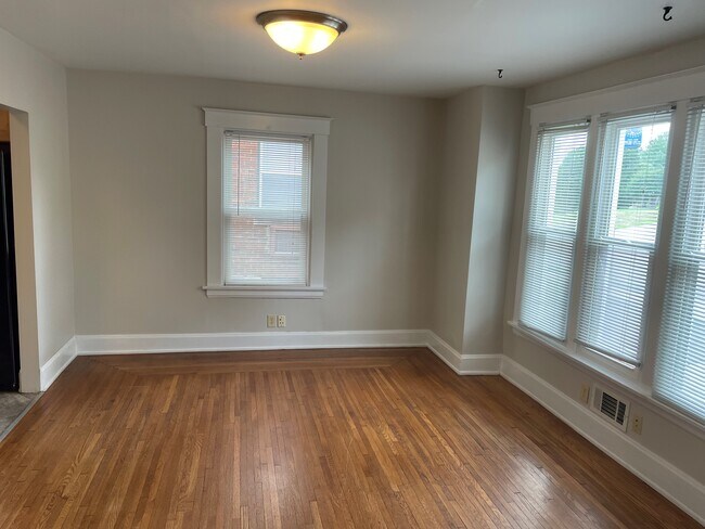 office/dining area - 735 S Grand Ave
