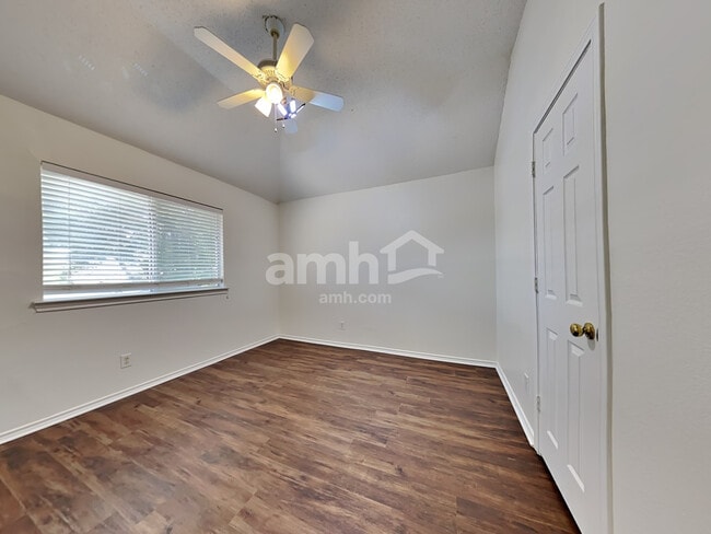 Building Photo - 1008 Kenbob Cir