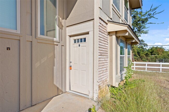 Building Photo - 6925 Calendar Rd