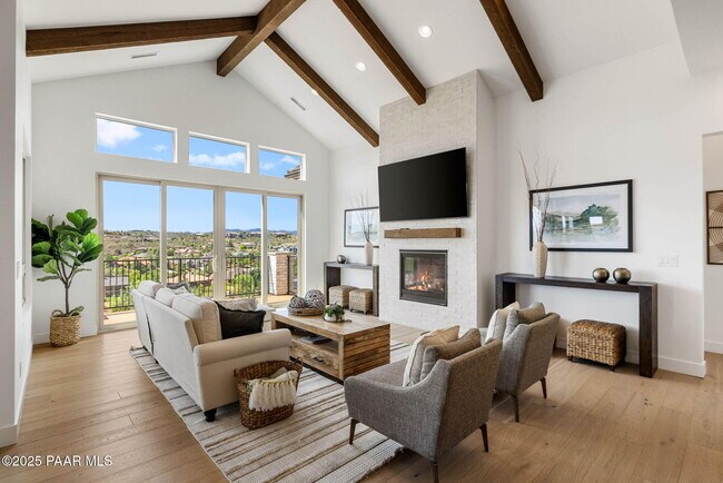 Building Photo - 1109 S Lakeview Dr