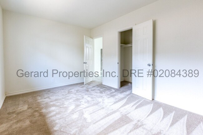 Building Photo - 2213 Florida St