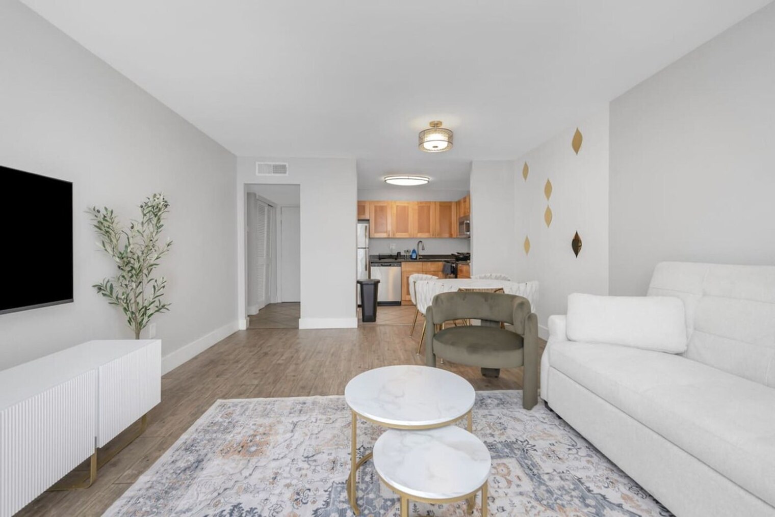 Building Photo - 4307 W Kennedy Blvd