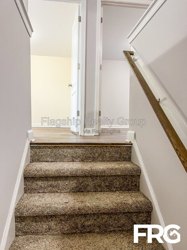 Building Photo - 491 Fallingbrook Dr