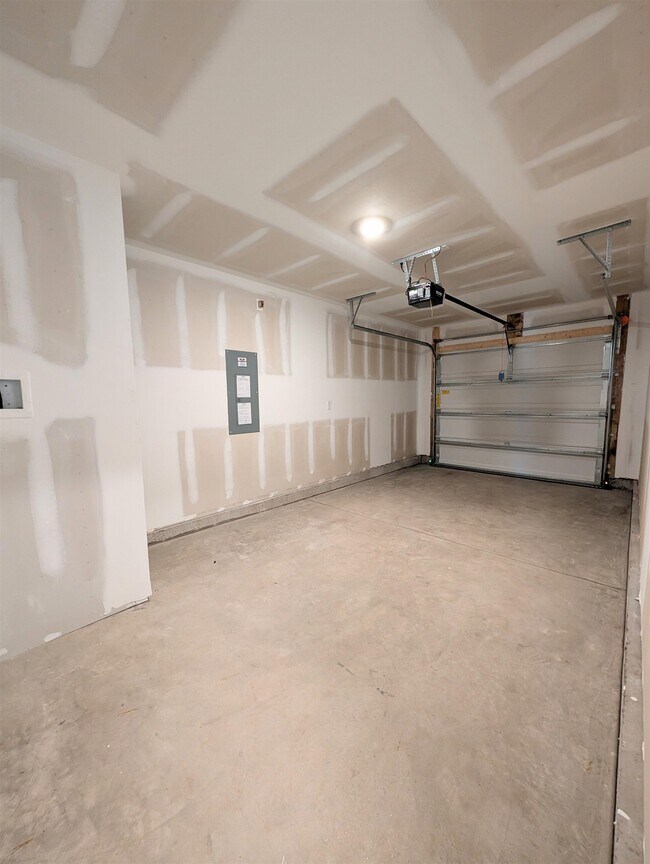 Building Photo - 620 Golden Resin Rd