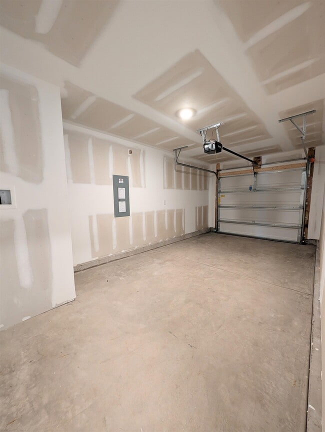 Building Photo - 632 Golden Resin Rd