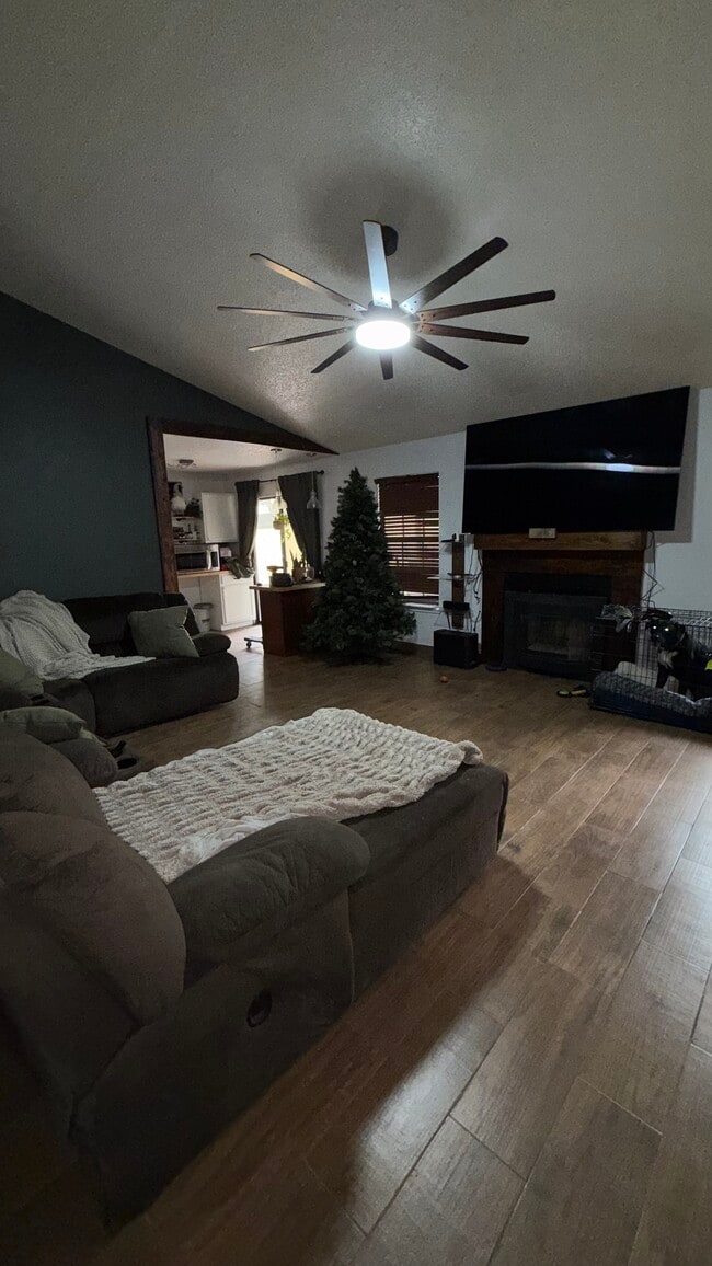 Building Photo - 1610 Mona Dr