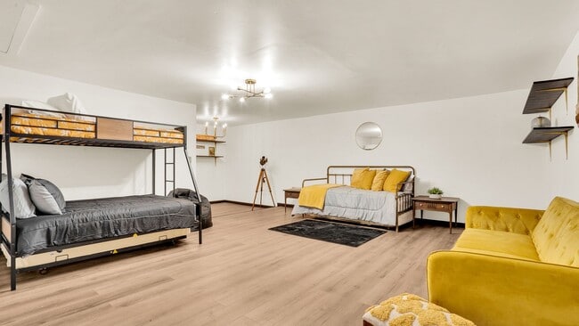 Building Photo - Fully furnished Airbnb with a pool