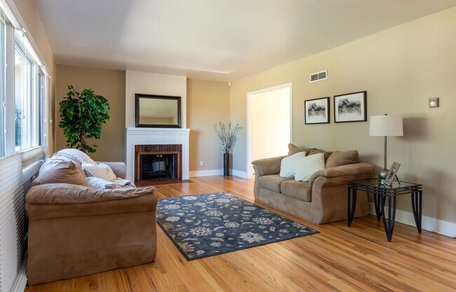 Building Photo - SPRUCE PARK CLASSIC 3 Bedroom  2 Bath 2/STORY 2/CG