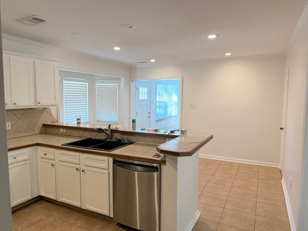 Building Photo - 8416 Leatrice Dr
