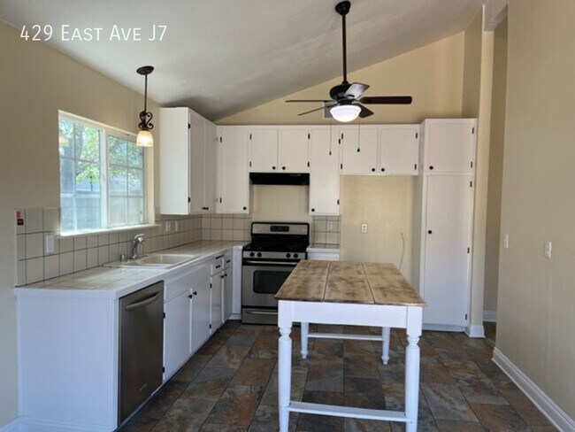 Building Photo - 429 East Ave J7-