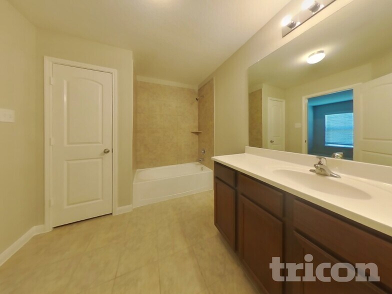 Building Photo - 24033 Wilde Dr