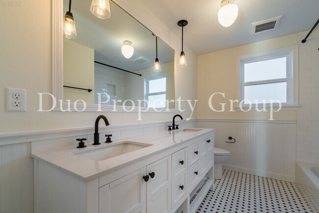 Building Photo - 8th Street