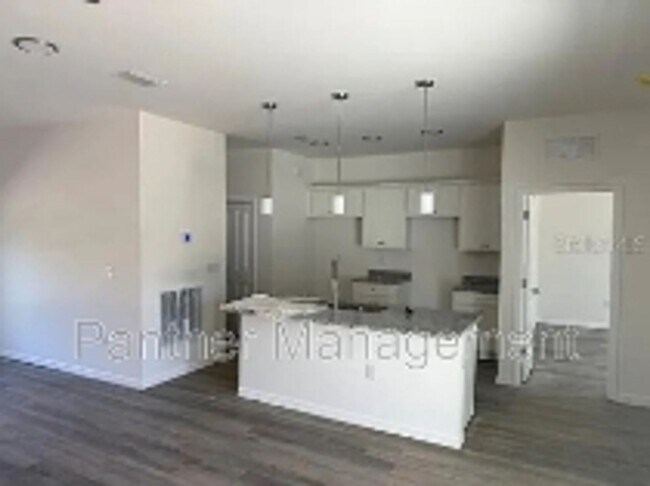 Building Photo - 7379 Helliwell St