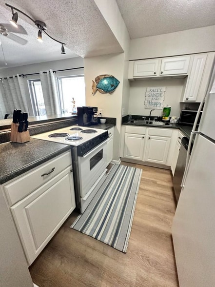 Building Photo - 4000 Gulf Terrace Dr