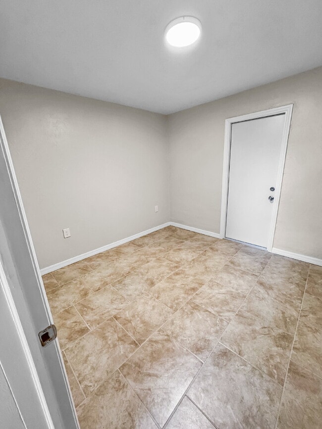 Building Photo - 15206 Stringfellow Rd